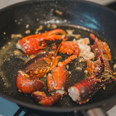 完売御礼 南伊豆産 伊勢海老のパスタソース 2パック と伊勢海老 中サイズ一匹 のセット キッチハイク 完売御礼 南伊豆産 伊勢海老のパスタソース 2パック と伊勢海老 中サイズ一匹 のセット キッチハイク