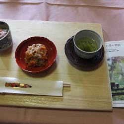 上澤梅太郎商店 さんの 伝統家屋でいただく、なんでもない日の食卓。