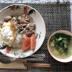 YUKIKO さんの タイ料理がわかる！作って味わえる！「鶏肉のガパオごはん」ほか