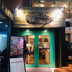 Eggs 'n Things さんの 【キッチハイク限定メニュー】ハワイ生まれのEggs 'n Thingsで、限定パンケーキとハワイアンフードを心行くまで堪能しよう!<原宿店>