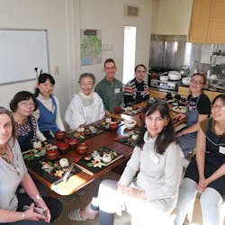 Naoko さんの [外国人といっしょに英語で和を学ぶシリーズ]　北海道のB級グルメをヴィーガン料理で。