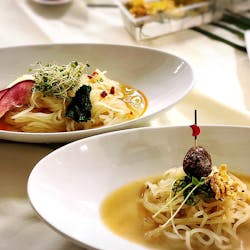 Naoko さんの 英語で学ぶ日本の料理:飾り・いなり・手毬寿司料理教室 by「おばあちゃんの精進ごはん」著者