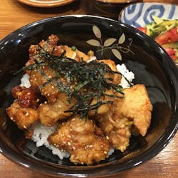 Hiroyo さんの  増席❗️10種類の具の冷やし中華、自家製味噌入りギョーザ[赤羽のお隣ハウス]オリジナルみん食