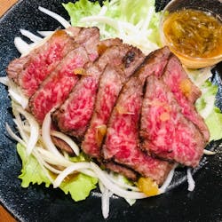 天草畜産農業協同組合 さんの 【配信参加プラン(特産品あり)】とろけるような柔らかさに、あっさりとした脂がおいしい!幻のくまもと黒毛和牛を、畜産農家さんと味わおう。