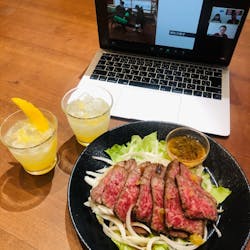 天草畜産農業協同組合 さんの 【配信参加プラン(特産品あり)】とろけるような柔らかさに、あっさりとした脂がおいしい!幻のくまもと黒毛和牛を、畜産農家さんと味わおう。