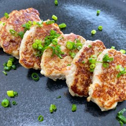 新潟県佐渡市 さんの <秋の実り編>佐渡島の“稲職人”が作る採れたて新米と、ソーセージを使った“ごちそう汁”で満腹昼ごはん
