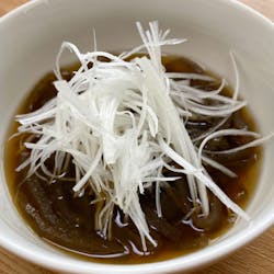 新潟県佐渡市 さんの <秋の実り編>佐渡島の“稲職人”が作る採れたて新米と、ソーセージを使った“ごちそう汁”で満腹昼ごはん
